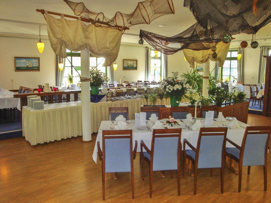 Hotel & Restaurant Lenzer Krug Malchow  Exterior photo